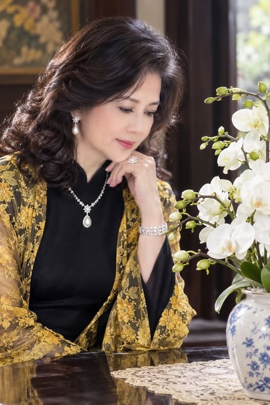 ĐA ĐOAN MỘT KIẾP ĐÀN BÀ, thơ Nga Lê