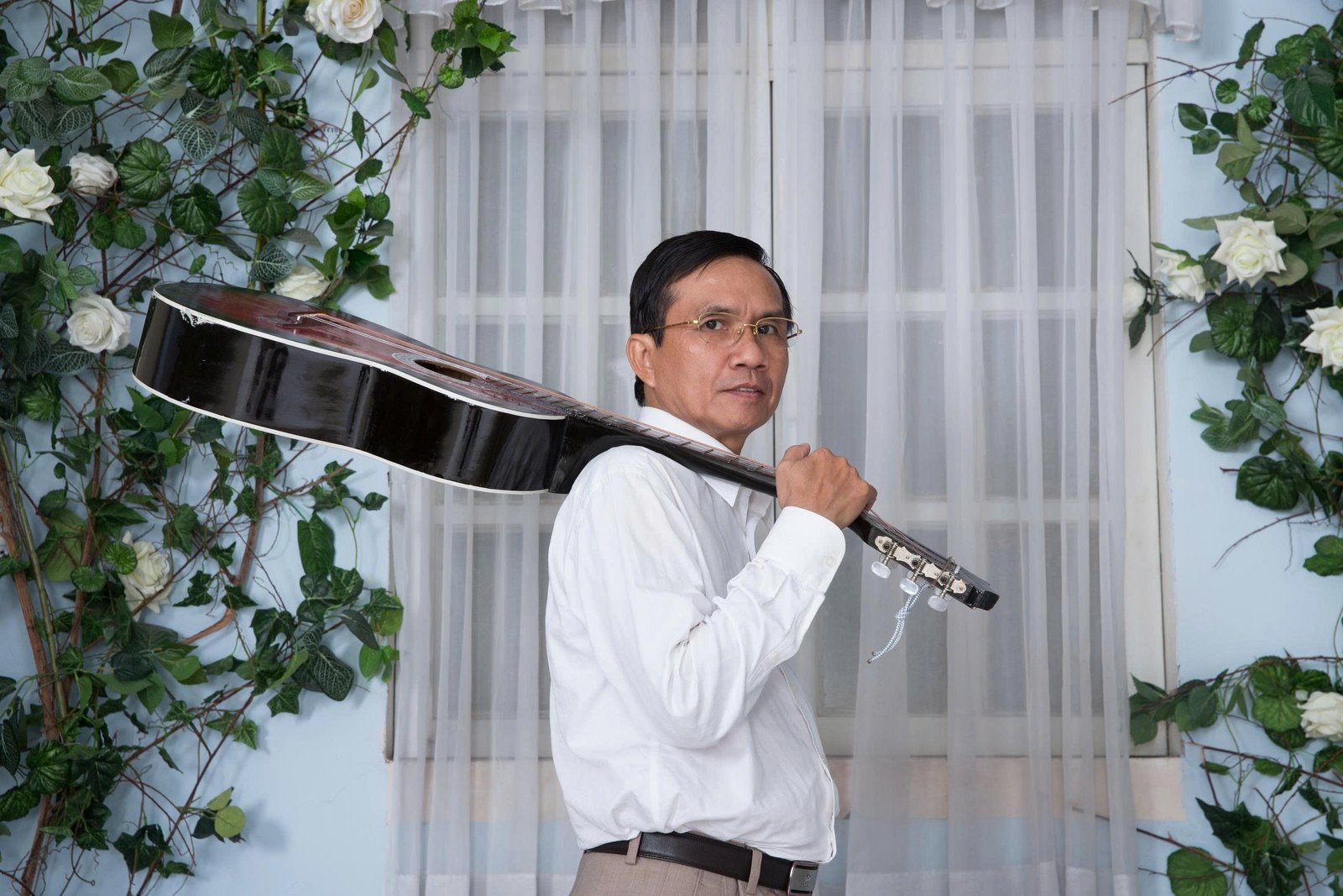 RA BỜ SÔNG, nhạc Phan Bảo Nam- phỏng thơ : Việt Thy
